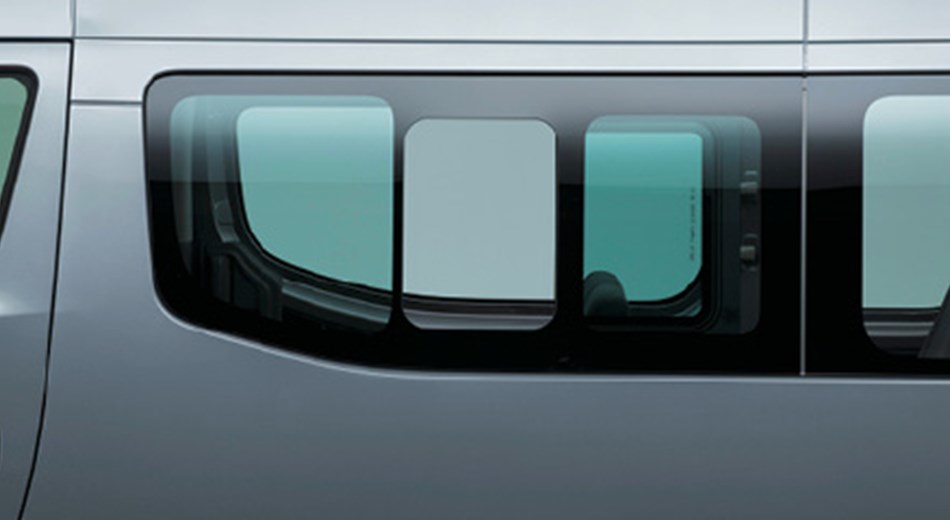 Nissan Urvan sliding window