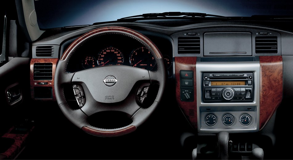 Interior dash view Nissan Patrol Y61