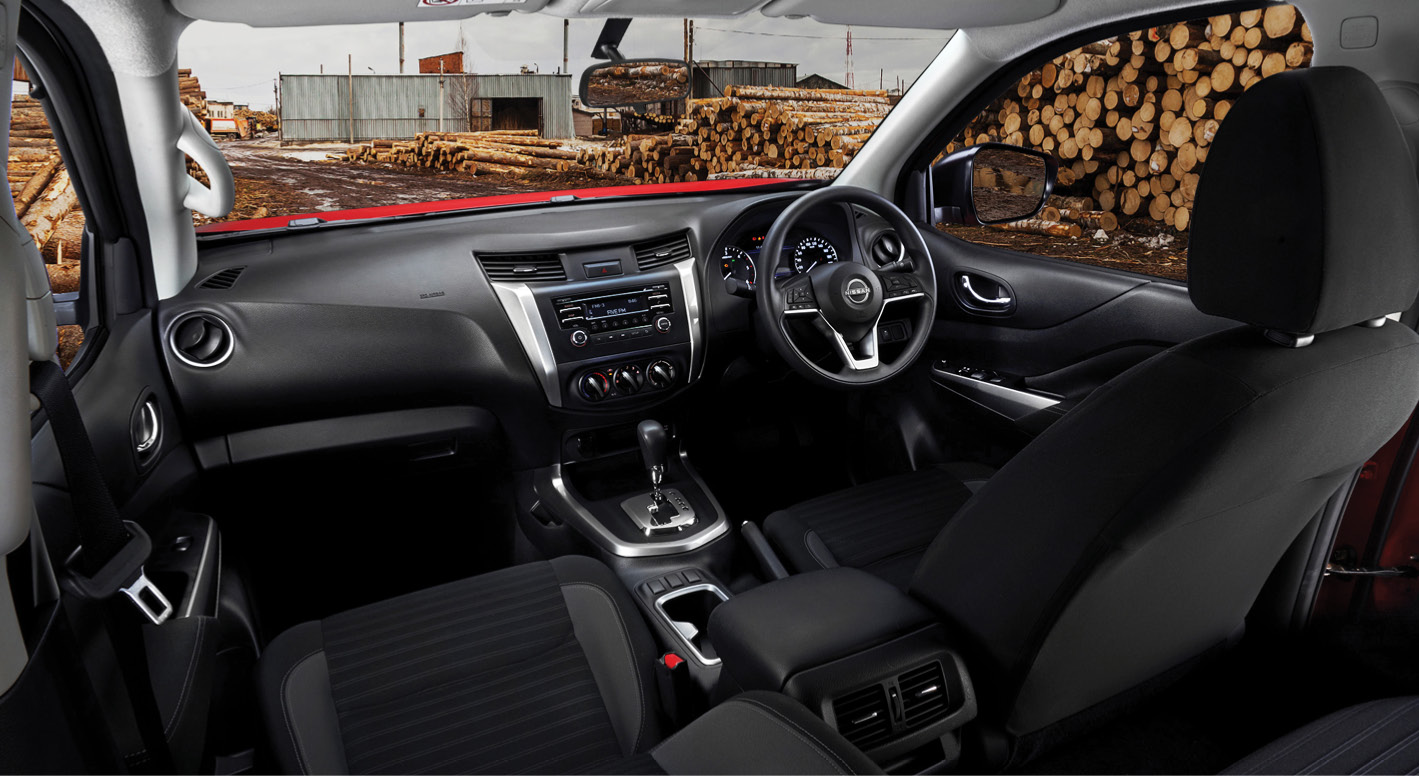 Navara SE cabin interior