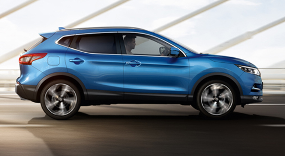 Blue Qashqai Driving fast