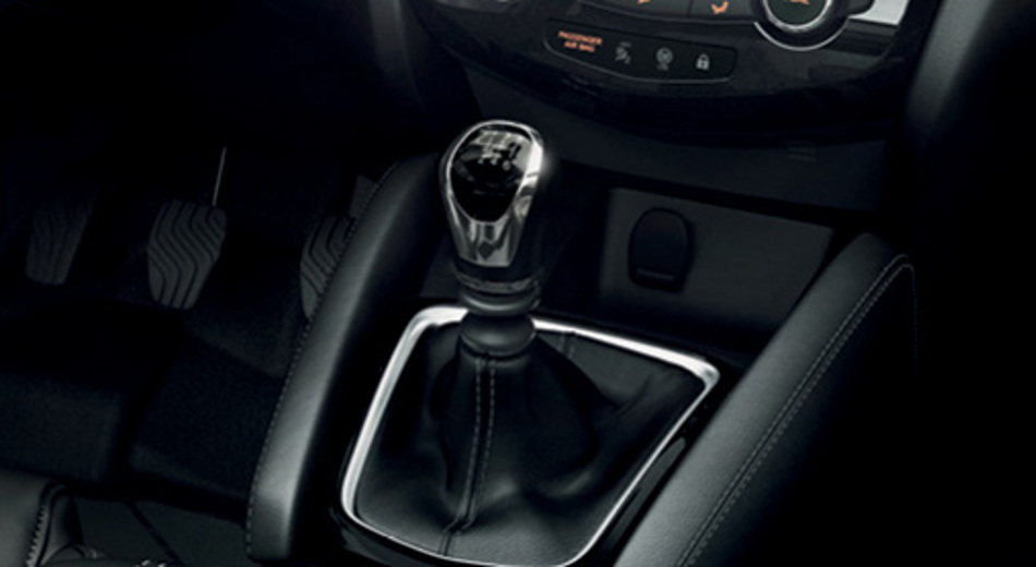 Nissan Qashqai leather gear lever