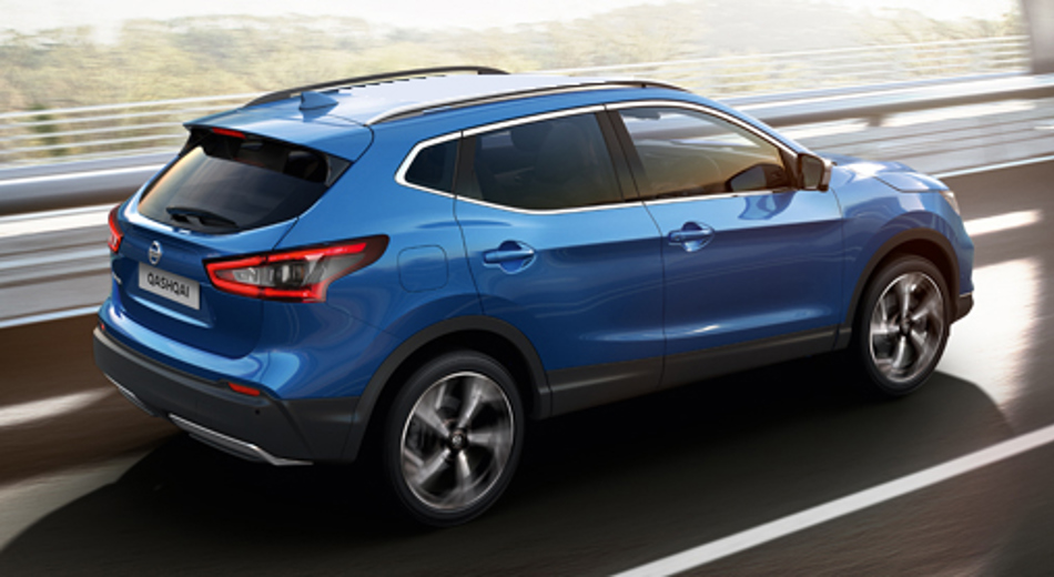 Blue Qashqai driving fast on bridge